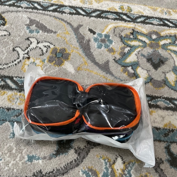 Set of 4 Zippered Tech Cases, New in Package - Picture 4 of 4